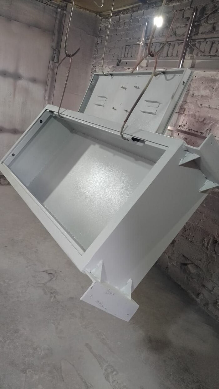 До покраски постарался максимально зачистить все швы, несколько часов и много отрезных и зачистных дисков в гараже скрасили мой зимний вечер...