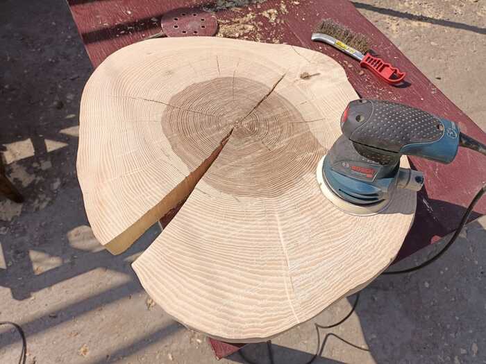 Выравнен с любовью с двух сторон. И снова отправлен досыхать и искривляется.