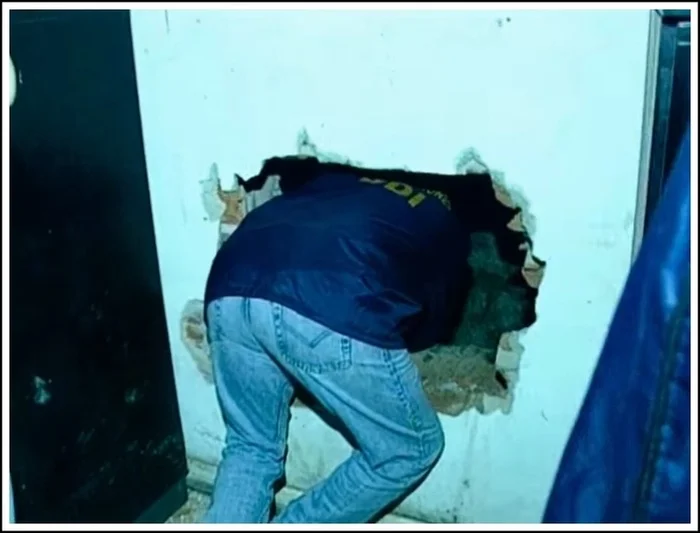 PAYDAY по-аргентински. Часть 2 Криминал, История (наука), Ограбление, Банк, Расследование, Аргентина, Длиннопост, Мат, Преступление, Уголовное дело, Тюрьма, Видео, YouTube, Негатив PAYDAY по-аргентински. Часть 2 Криминал, История (наука), Ограбление, Банк, Расследование, Аргентина, Длиннопост, Мат, Преступление, Уголовное дело, Тюрьма, Видео, YouTube, Негатив