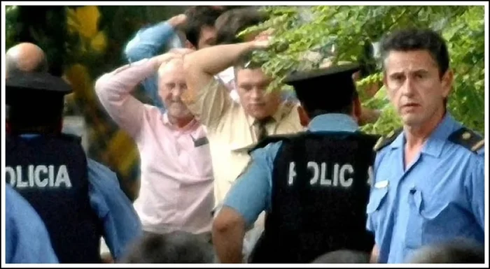 PAYDAY по-аргентински. Часть 2 Криминал, История (наука), Ограбление, Банк, Расследование, Аргентина, Длиннопост, Мат, Преступление, Уголовное дело, Тюрьма, Видео, YouTube, Негатив PAYDAY по-аргентински. Часть 2 Криминал, История (наука), Ограбление, Банк, Расследование, Аргентина, Длиннопост, Мат, Преступление, Уголовное дело, Тюрьма, Видео, YouTube, Негатив