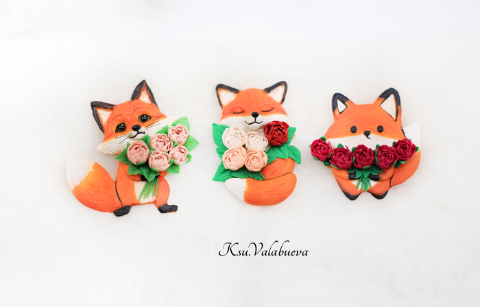 Брошки Лисички с цветами