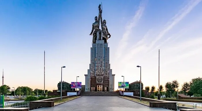 Памятник «Рабочий и колхозница» на ВДНХ заменят композицией «Стример и тиктокерша» Москва, Столица, ВДНХ, Архитектура, Здание, ИА Панорама