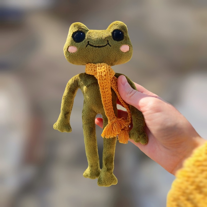 без одежды, но в шарфе :)