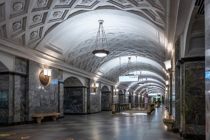 Станция "Курская" в 2024 году. Из группы "Московское метро" <!--noindex--><a href="https://pikabu.ru/story/stantsiya_moskovskogo_metro_kurskayaradialnaya_zagadki_i_lyubopyitnyie_faktyi_12455632?u=http%3A%2F%2Fwww.vk.com&t=www.vk.com&h=07240a44abaa1bcfe8ec0491b83abdcf87571fc0" title="http://www.vk.com" target="_blank" rel="nofollow noopener">www.vk.com</a><!--/noindex-->.