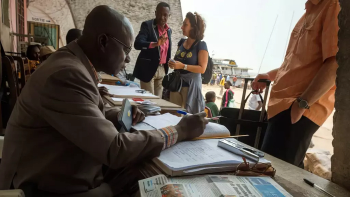 Один из административных барьеров в аэропорту конголезской столицы