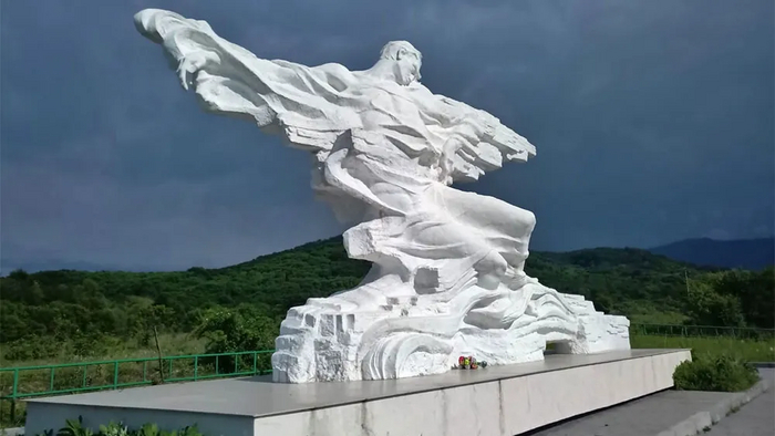 Памятник Кармадонской трагедии у села Верхняя Саниба