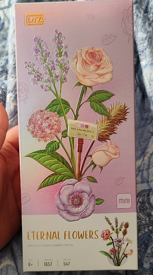 А тут цветочек, приятненько.