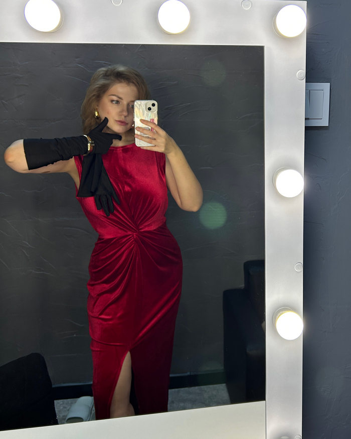 это прямо вечерний образ со стилистом; смотрится норм, как раз то, что надо