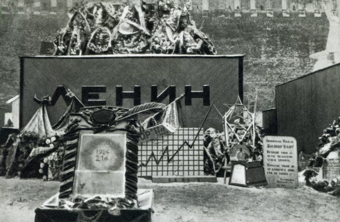Временный мавзолей Ленина. Январь 1924 года. Источник: PastVu