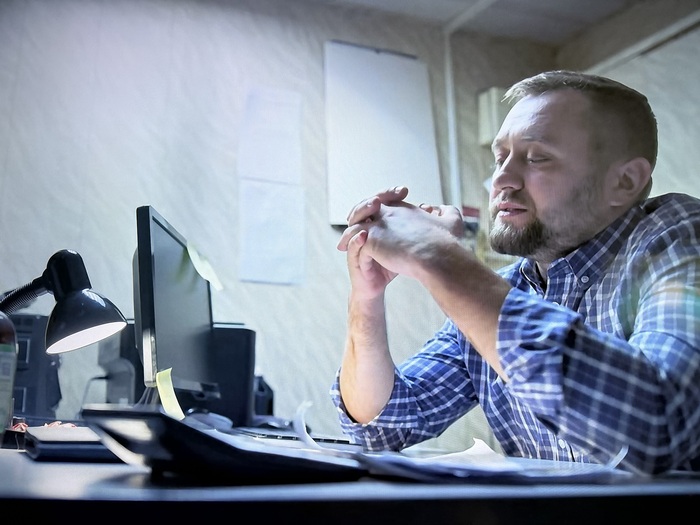 Но в этом сериале вместе. Согласен. Сериал мрачноват и только Пал Палыч с Агриппиной Кузьминичной тащат