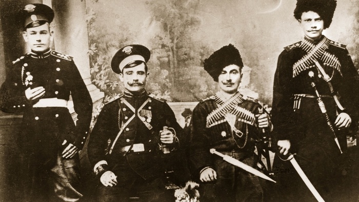 Будённый с сослуживцами по Приморскому драгунскому полку