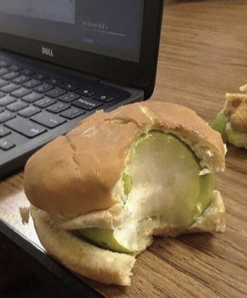 Шарлотка. Рецепт не дам, даже не спрашивайте!