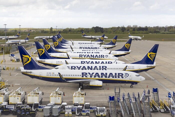  737 "Ryanair"