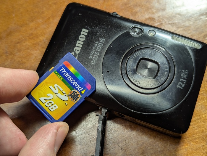 Заблокированная от записи карта памяти всё равно записывает фотографии