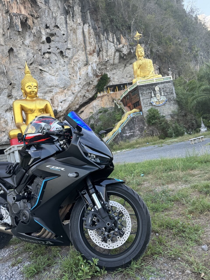 � ����� � ������ 3 000 ��� (8 400 ₽) ₽ �� ��� �������.