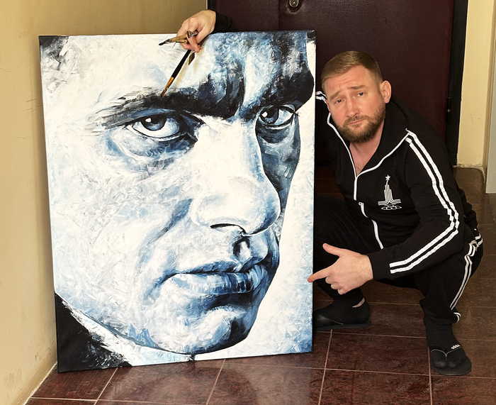 Кто-то говорил, что я не похож на стереотипного художника. Теперь лучше?