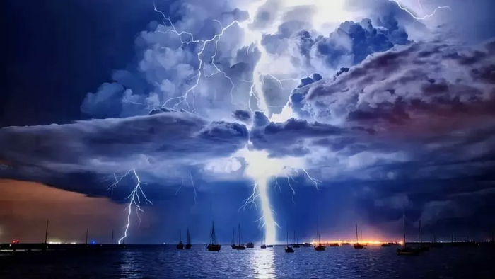 Не все молнии достигают земли