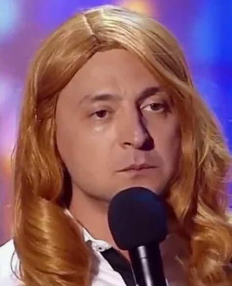 Моника плакать