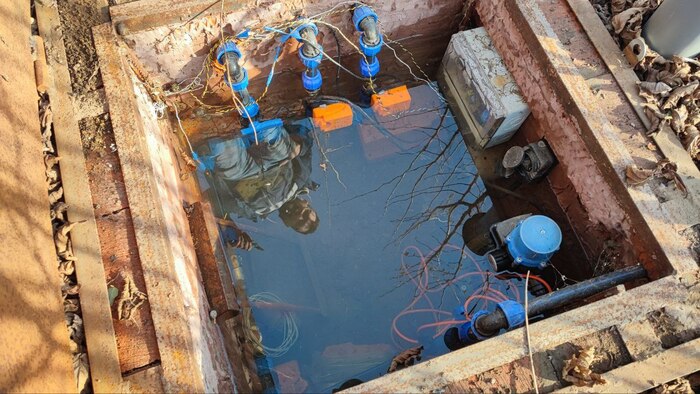 Можно бесконечно смотреть на три вещи: как горит огонь, как течет вода и как работают другие люди