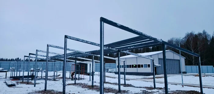 Construction of a canopy from a metal frame (dimensions 9x40x4.5m) + VIDEO of the construction process - My, Building, Metal structures, Builders, Shed, Science and technology, Design, Video, Vertical video, Short videos, Longpost, Welding