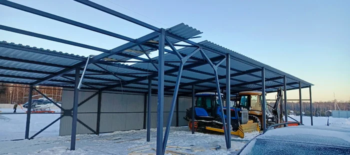 Construction of a canopy from a metal frame (dimensions 9x40x4.5m) + VIDEO of the construction process - My, Building, Metal structures, Builders, Shed, Science and technology, Design, Video, Vertical video, Short videos, Longpost, Welding