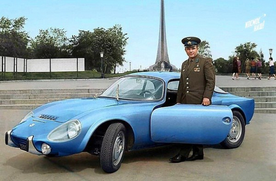 Юрий Гагарин и его Matra Bonnet Djet VS, подаренная французами.