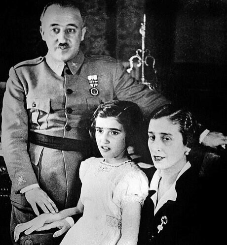 Чета Франко с дочерью