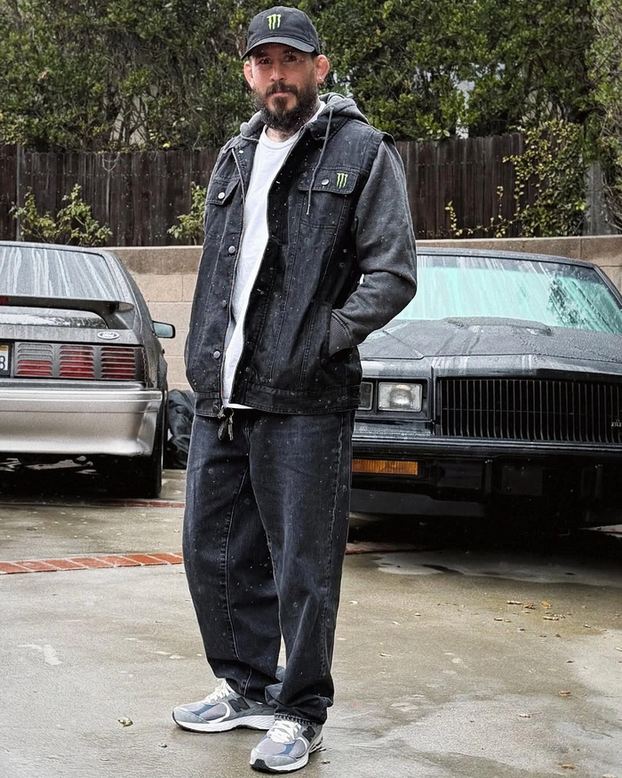 Боец UFC Марлон Вера отпугнул грабителя, вооруженного ножом, достав дробовик из авто