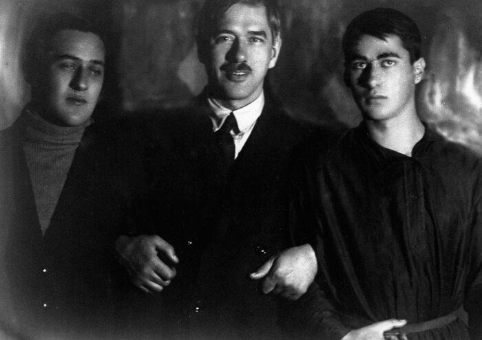 ( )   (    " "),   -   (  "", "-"),    -   (   ,     1941)