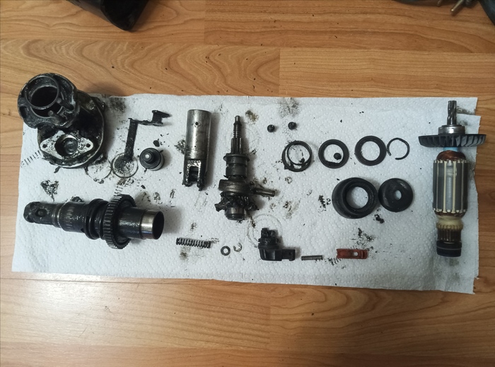 Разобранная механическая часть