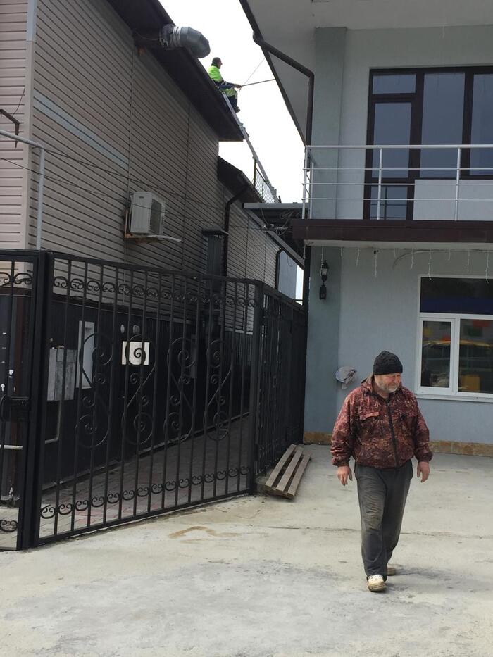 Сергей Николаич сообщил мне какую-то информацию...