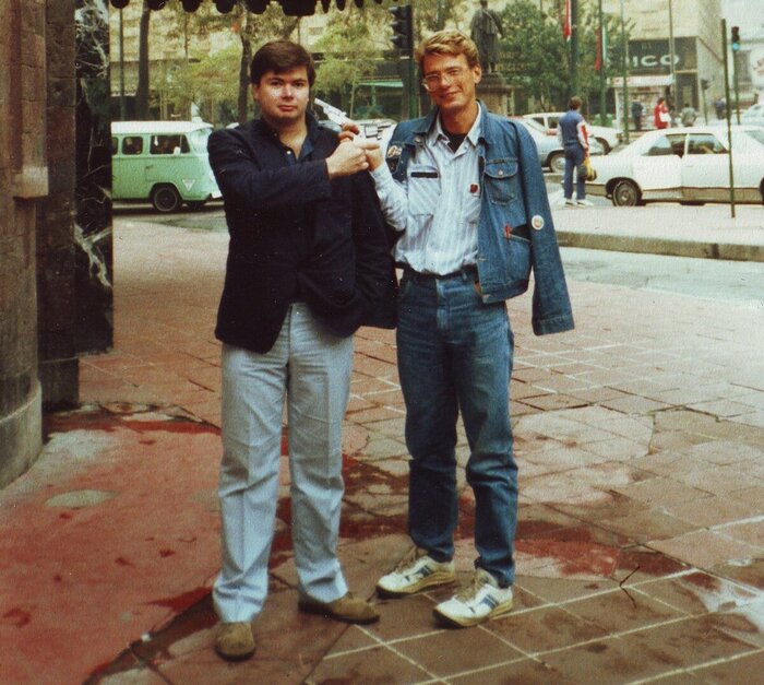 Боровик и автор в Мехико (1989), нас пригласил туда Юлиан Семёнов на съезд писателей детективного жанра