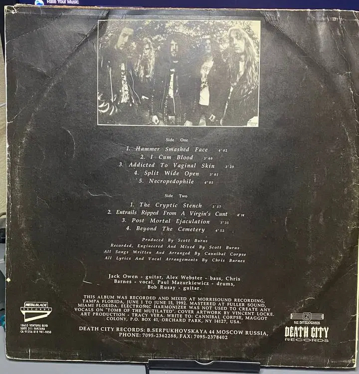 Конверт увы, побитый жизнью, ему прям плоховато