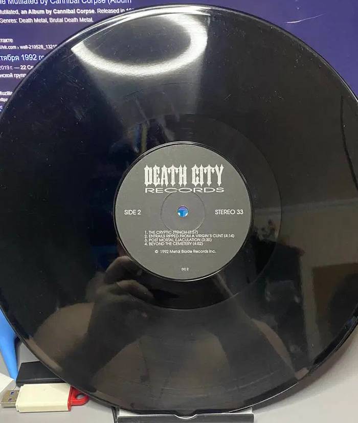 Всякое с конверта насыпалось на пласт