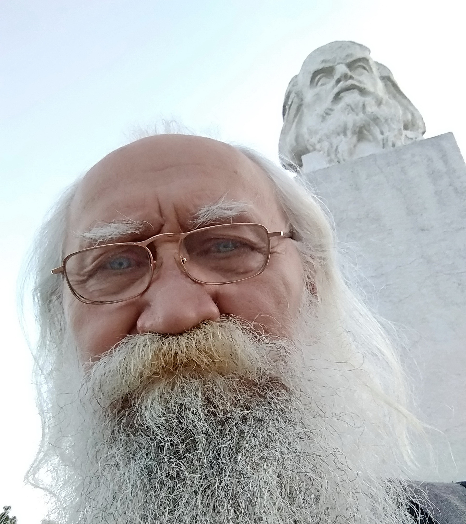 They erected a monument to me. Man-made... - My, Self-portrait, Monument, Dmitry Mendeleev, Humor