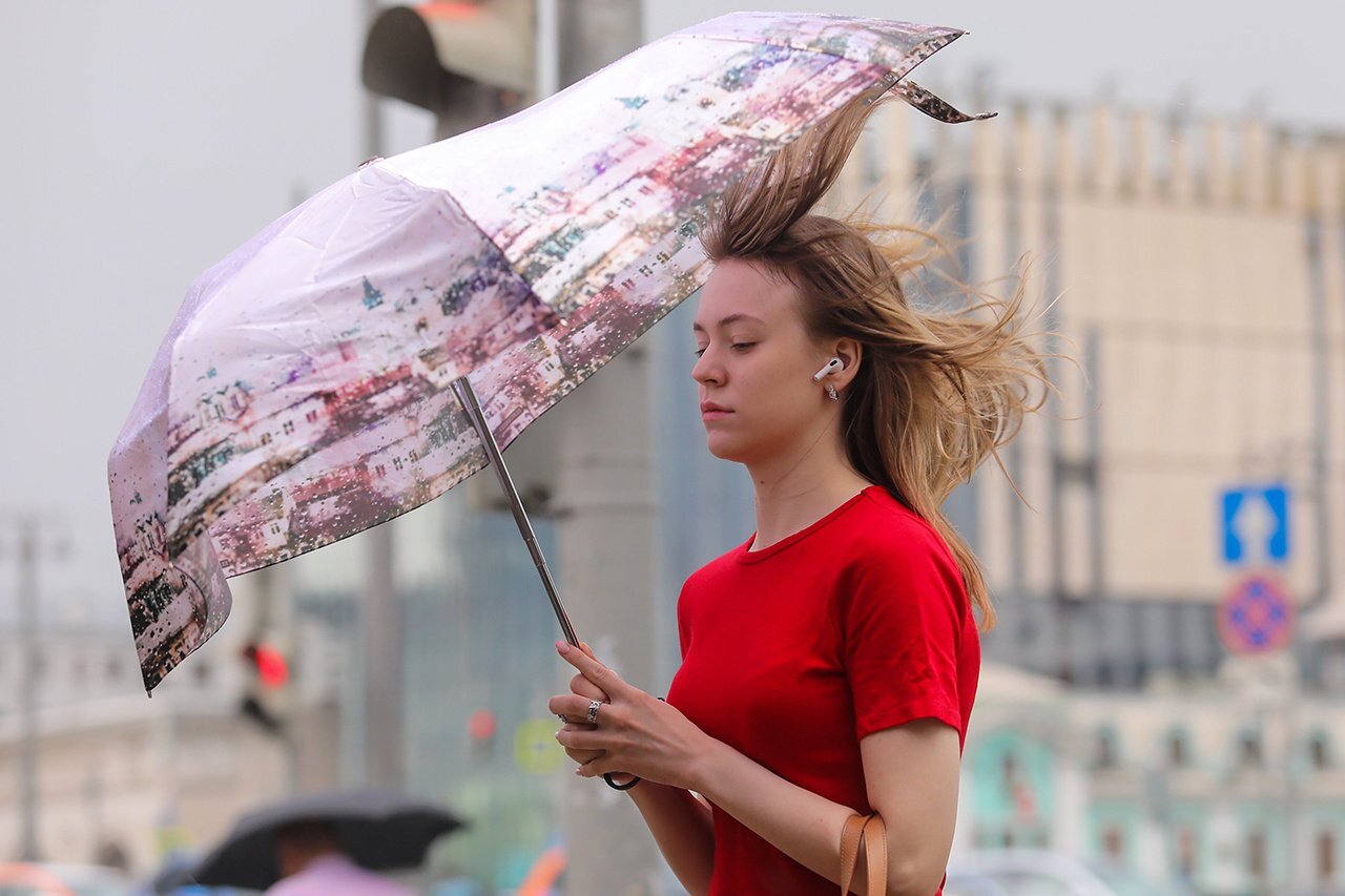 Rain with thunderstorm and wind in Moscow. Photo - Weather, Capital, Moscow, Rain, Wind, June, 2024, Longpost, The photo, Shower, Thunderstorm, Thunder