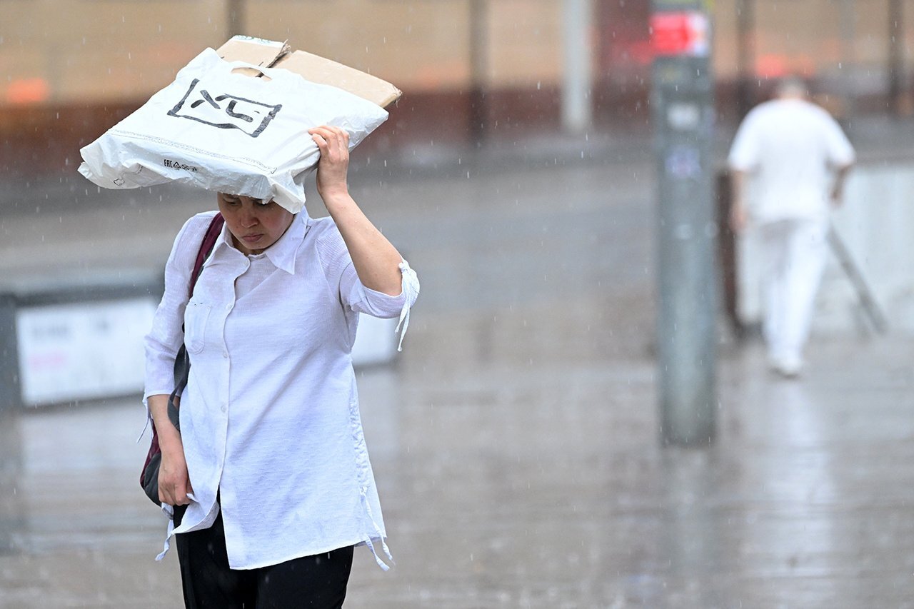 Rain with thunderstorm and wind in Moscow. Photo - Weather, Capital, Moscow, Rain, Wind, June, 2024, Longpost, The photo, Shower, Thunderstorm, Thunder