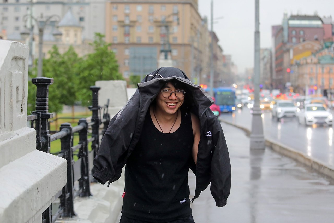 Rain with thunderstorm and wind in Moscow. Photo - Weather, Capital, Moscow, Rain, Wind, June, 2024, Longpost, The photo, Shower, Thunderstorm, Thunder