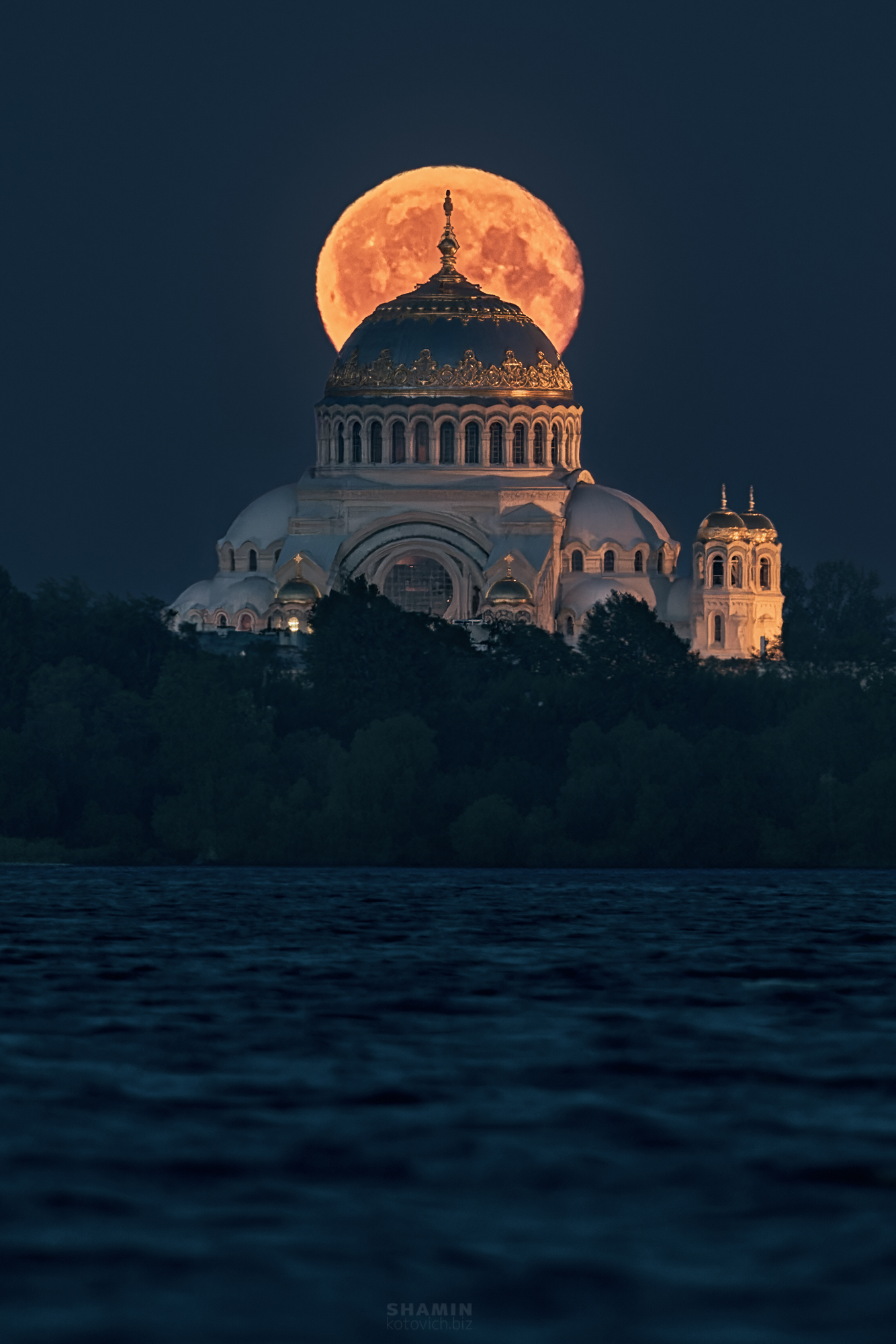 Moon and Naval St. Nicholas Cathedral (Kronstadt) - My, Landscape, moon, Telephoto lens, Kronstadt, The photo