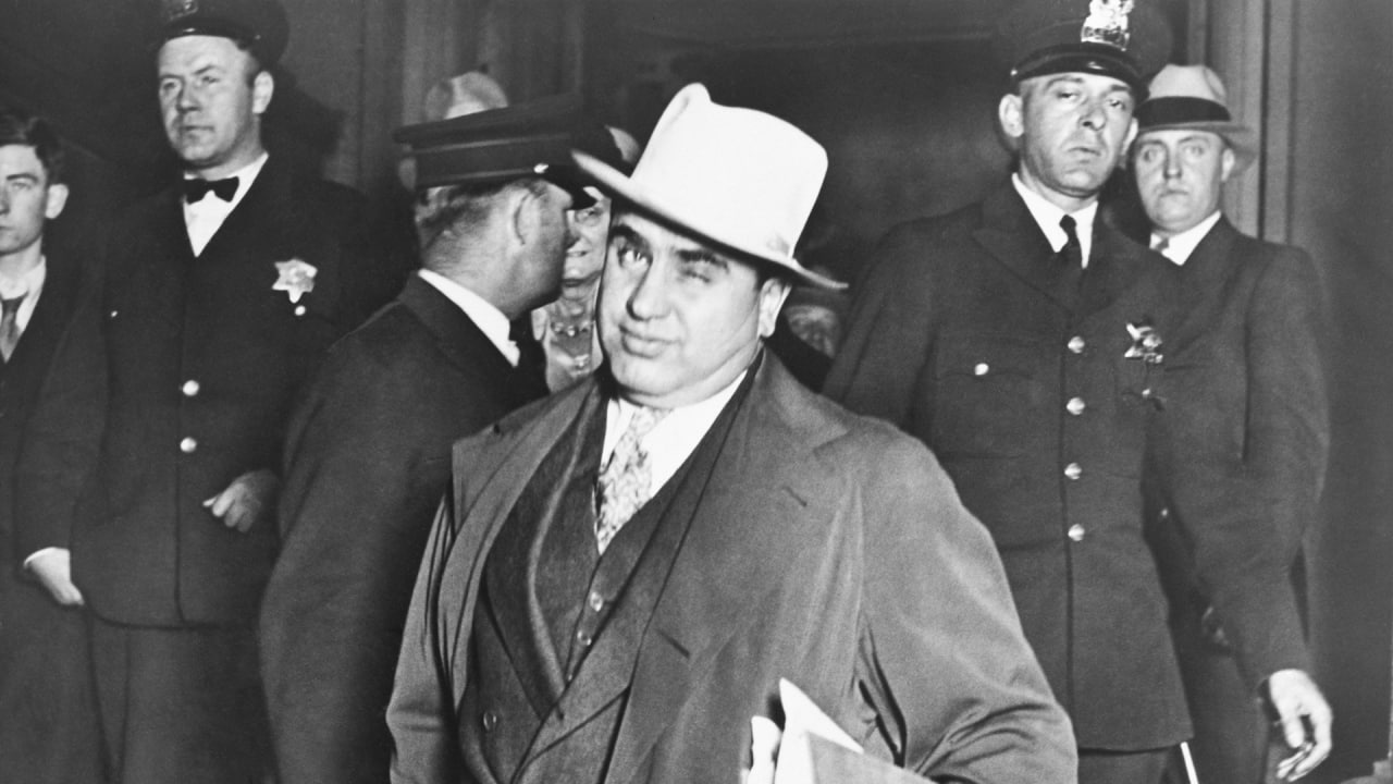 Dairy King Al Capone - Al capone, Life stories, Milk, Best before date, Last century, Business, Repeat