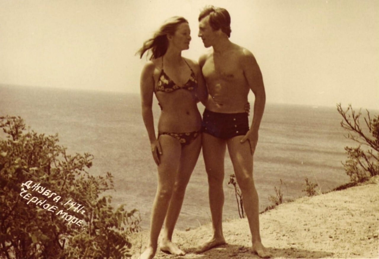 Marina Vladi and Vladimir Vysotsky on vacation in Dzhubga. 1971 - Vladimir Vysotsky, Marina Vlady, the USSR, Sea, Dzhubga, 70th, Old photo