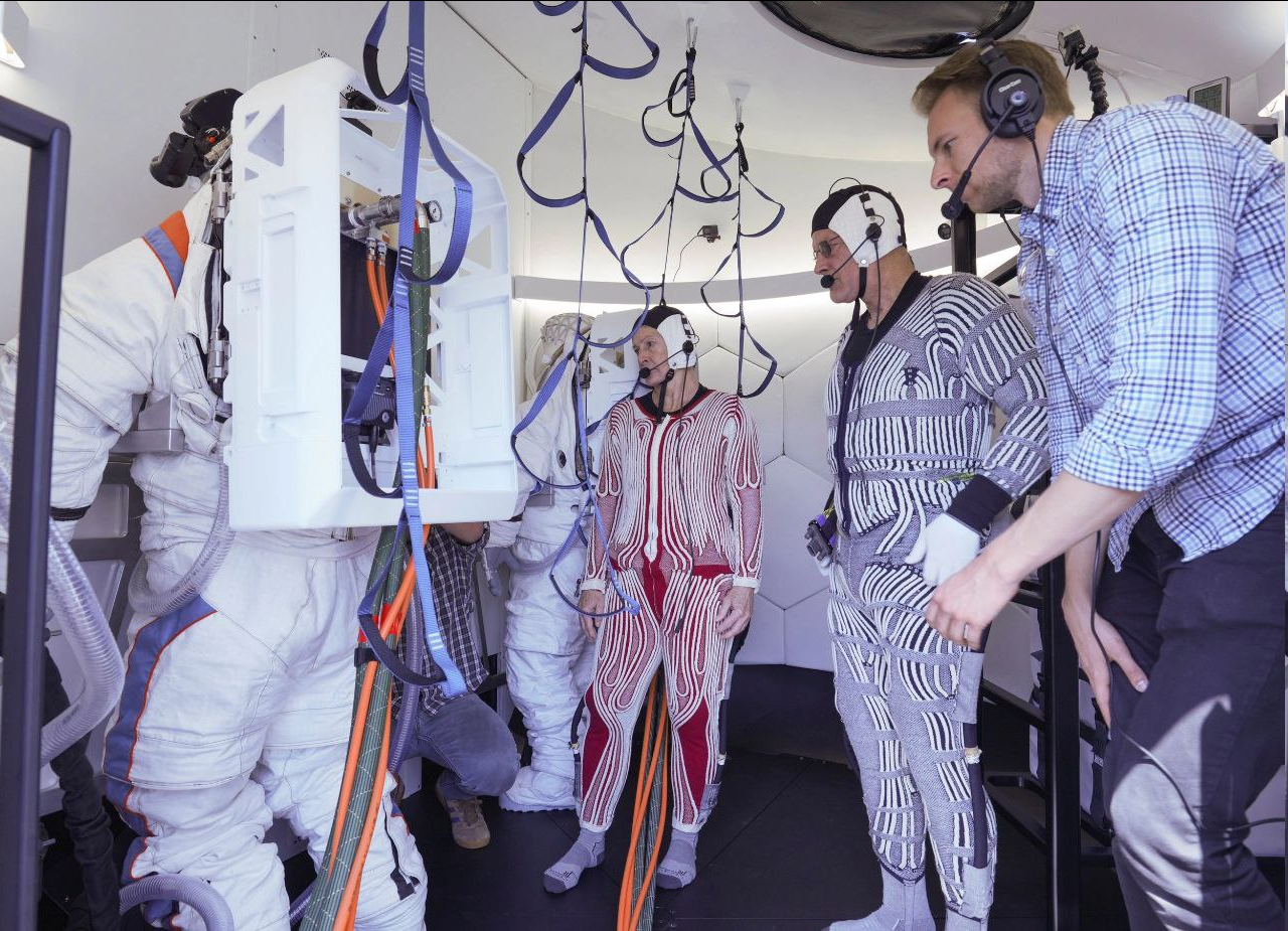 Axiom Space, together with NASA and SpaceX, completed the first comprehensive test of spacesuits for the Artemis III mission - Cosmonautics, moon, NASA, Artemis (space program), Telegram (link), Longpost