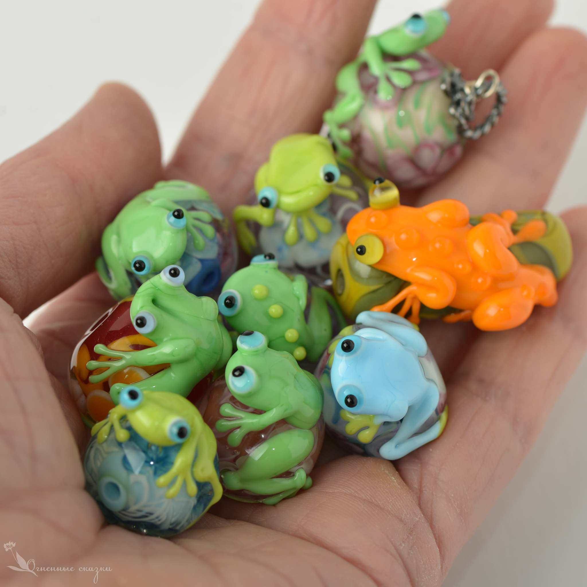 Wednesday is frog day - My, With your own hands, Souvenirs, Needlework without process, Creation, Frogs, Gecko, Lampwork, Glass, Kawaii, Milota, Longpost
