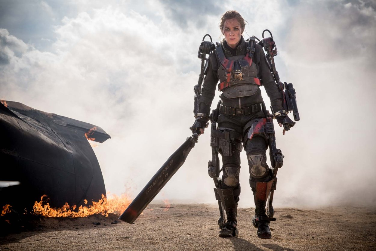 Edge of Tomorrow: 10 years ago the world learned how cool Emily Blunt's push-ups are - My, I advise you to look, Movie review, Боевики, Screen adaptation, Edge of the future, Fantasy, GIF, Longpost