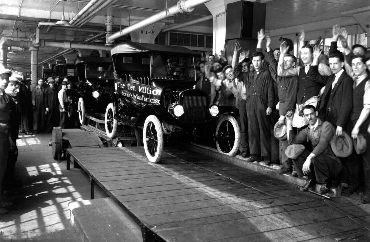 This day is a hundred years ago. June 15, 1924 - date, 1924, 20th century, 100 years, Past, June, Auto, Car history, Automotive classic, 1920s, Today, Ford, Henry Ford