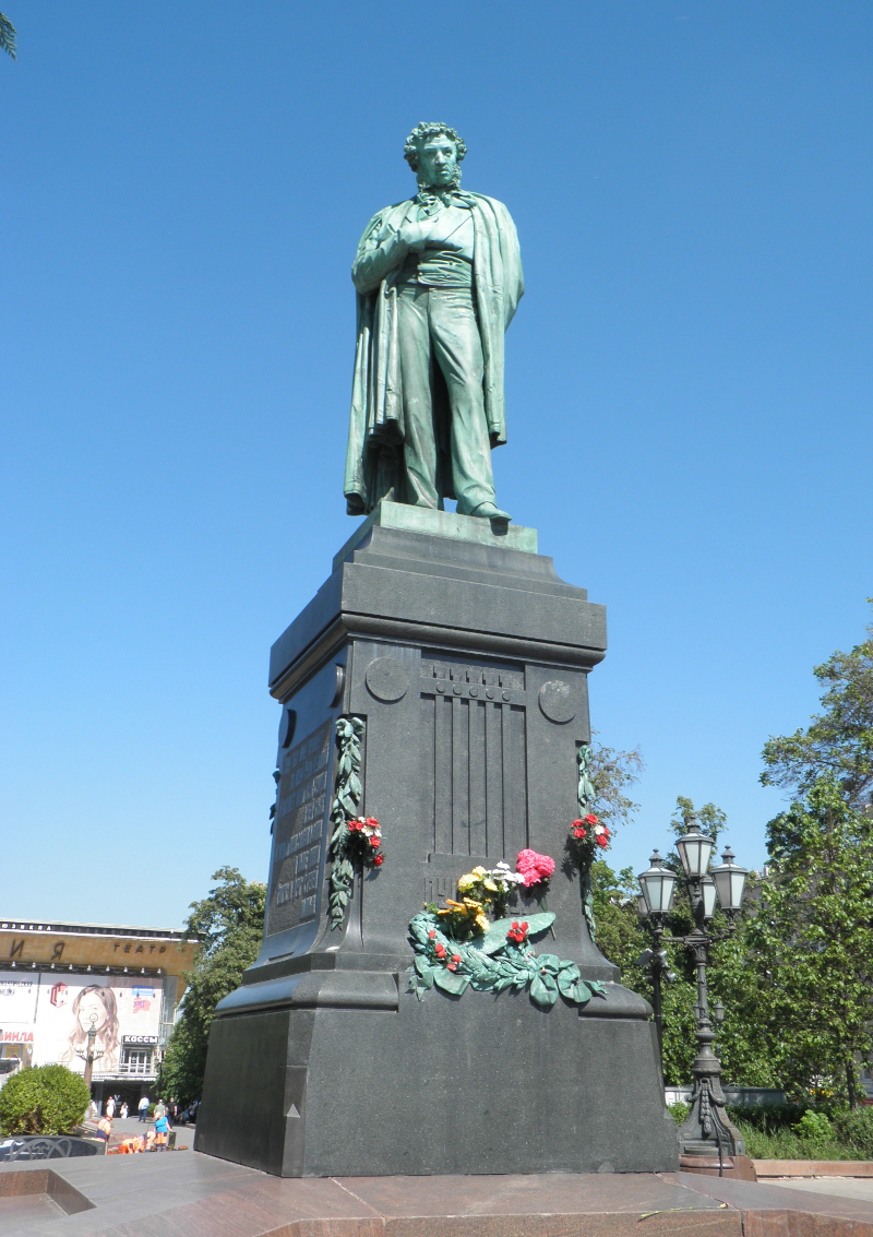 Monument to Alexander Pushkin on Pushkin Square in Moscow - My, Friday tag is mine, sights, The photo, Alexander Sergeevich Pushkin, Monument, Moscow, Cities of Russia, Boulevard Ring, Pushkin Square, Longpost