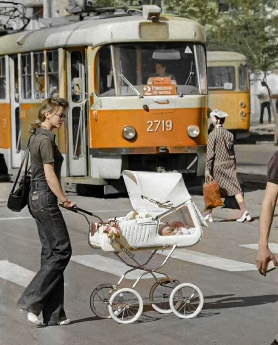 A selection of simple and stunning photographs from the USSR era. 20 colored photographs, Part III - My, Old photo, Colorization, The photo, the USSR, 60th, 70th, 80-е, Made in USSR, Childhood in the USSR, Longpost