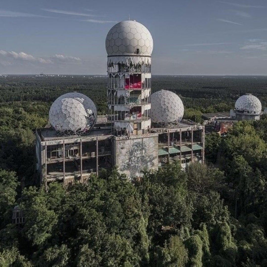 Заброшенная радиостанция перехвата на горе Тойфельсберг, Германия | Пикабу