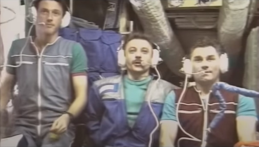 Continuation of the post “Anxiety. Fire and depressurization on the Russian space station Mir. We're on fire, guys! - Russia, the USSR, Space station, Fire, Depressurization, USA, Космонавты, Video, Youtube, Video VK, Longpost, Reply to post