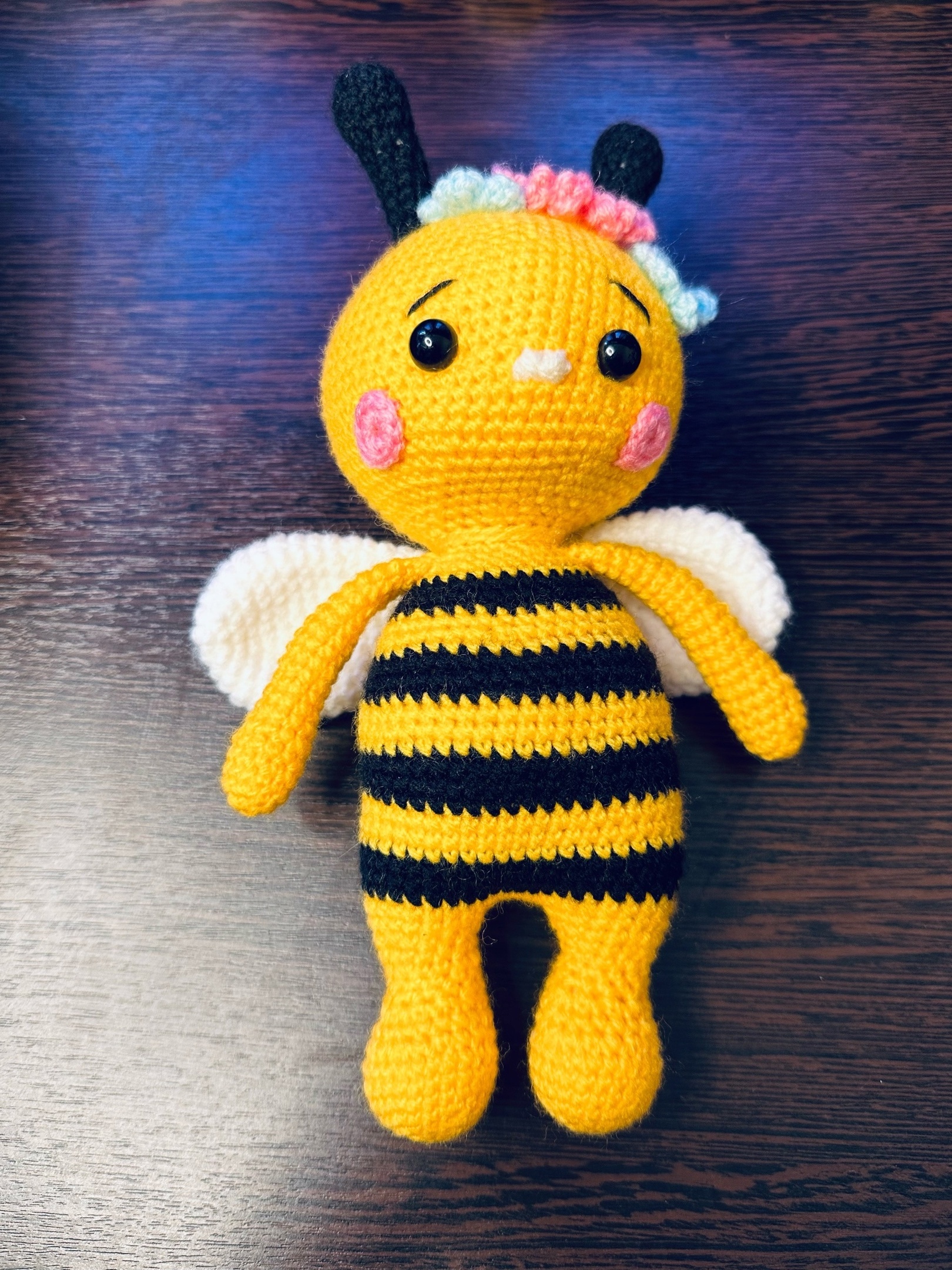 Bee - My, Needlework without process, With your own hands, Crochet, Amigurumi, Knitting, Needlework, Author's toy, Knitted toys, Bees, Flowers, Soft toy, Longpost